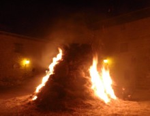 La hoguera de nochebuena en Javierregay